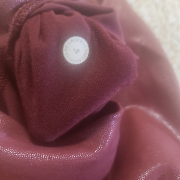 Lululemon leggings size 4 - Picture 5 of 6